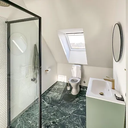 2 Bedroom Cozy In