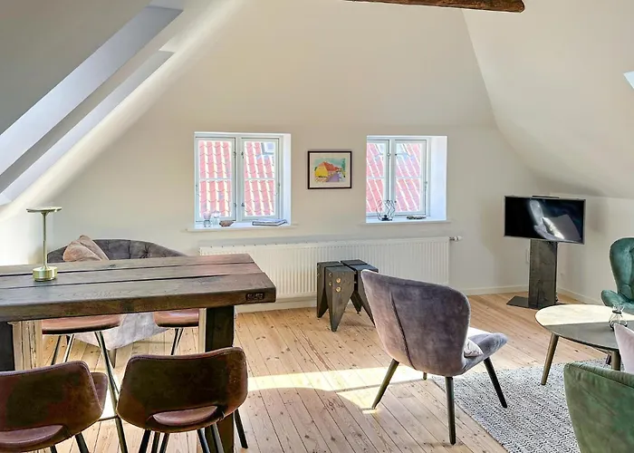 2 Bedroom Cozy In *